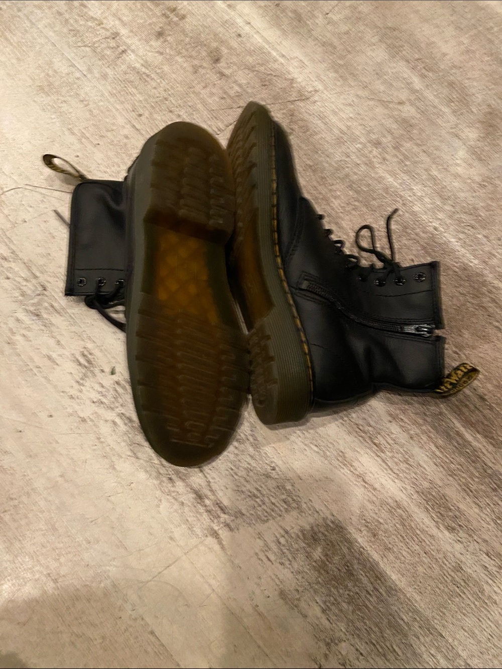 Black leather Dr Martens size US man’s 4 ladies size US 5 - Picture 9 of 9